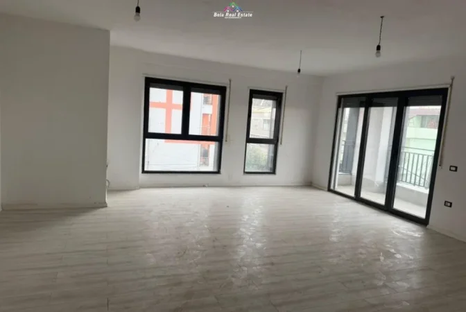 Tirane, jepet me qera ambjent biznesi , 126 m² 800 € (Rruga Filip Jano)