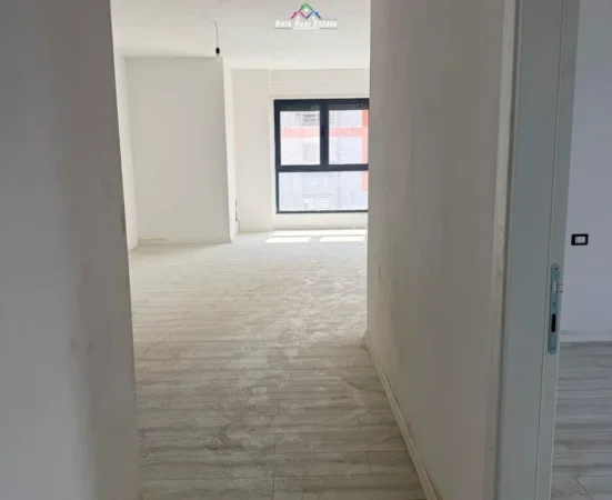Tirane, jepet me qera ambjent biznesi , 126 m² 800 € (Rruga Filip Jano)