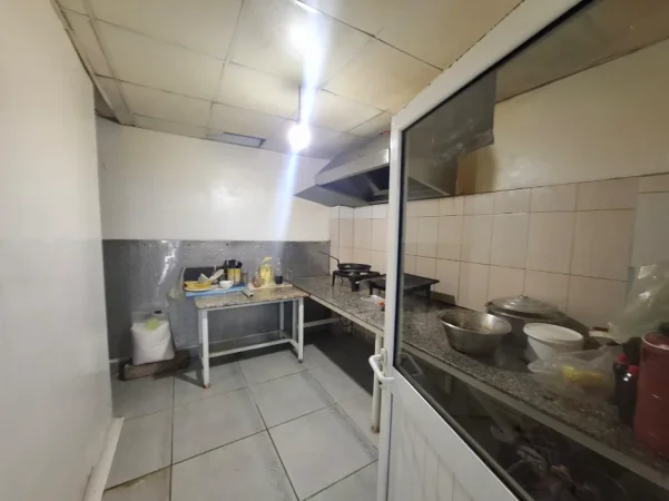 Vlore, shitet ambjent biznesi Kati 0, 131 m² (Rruga 7 Nentori, prane Shtepis se Oficerave, Vlore)