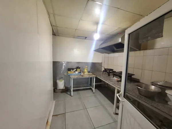 Vlore, shitet ambjent biznesi Kati 0, 131 m² (Rruga 7 Nentori, prane Shtepis se Oficerave, Vlore)