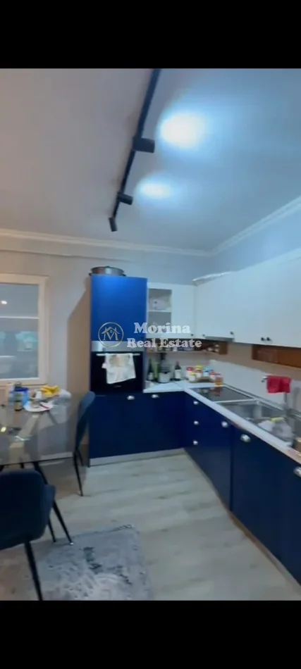 Tirane, shitet apartament 2+1+Ballkon Kati 3, 98 m² 140.000 € (Shkoze)