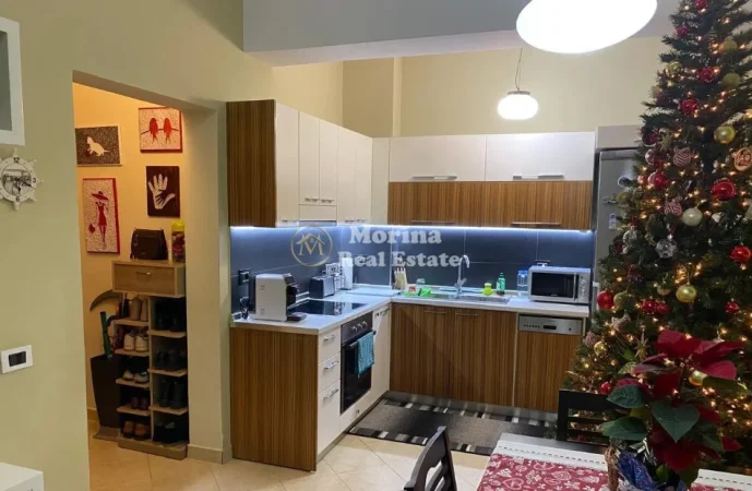 Tirane, jepet me qera apartament 2+1 Kati 6, 95 m² 450 € (Fresku)