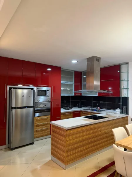 Tirane, jepet me qera apartament 2+1+Ballkon Kati 2, 130 m² 1.200 € (Blloku)