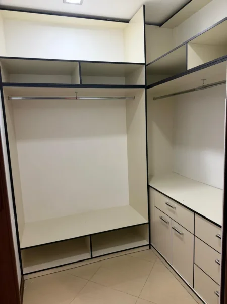 Tirane, jepet me qera apartament 2+1+Ballkon Kati 2, 130 m² 1.200 € (Blloku)