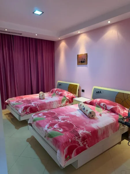 Tirane, jepet me qera apartament 2+1+Ballkon Kati 2, 130 m² 1.200 € (Blloku)