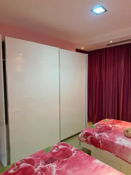 Tirane, jepet me qera apartament 2+1+Ballkon Kati 2, 130 m² 1.200 € (Blloku)