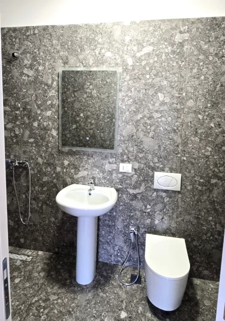 Tirane, jepet me qera apartament 2+1 Kati 4, 