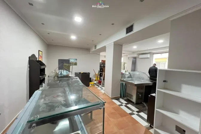 Tirane, jepet me qera lokal Kati 0, 100 m² 2.090 € (ish ekspozita)