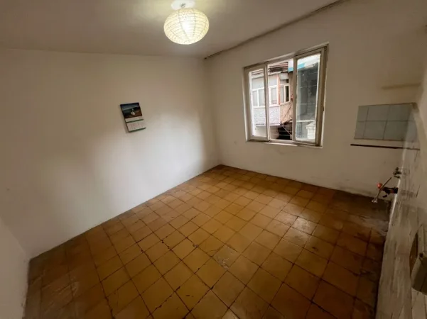 Tirane, shitet apartament 1+1+Ballkon Kati 2, 49 m² 103.000 € (21 Dhjetori)