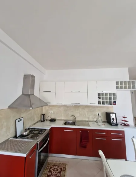 Vlore, jepet me qera shtepi 2+1+Ballkon Kati 2, 