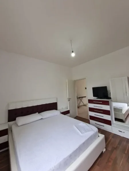 Vlore, jepet me qera shtepi 2+1+Ballkon Kati 2, 