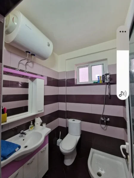 Vlore, jepet me qera shtepi 2+1+Ballkon Kati 2, 