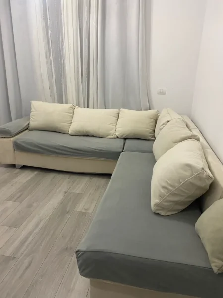 Tirane, jepet me qera apartament 1+1 Kati 5, 