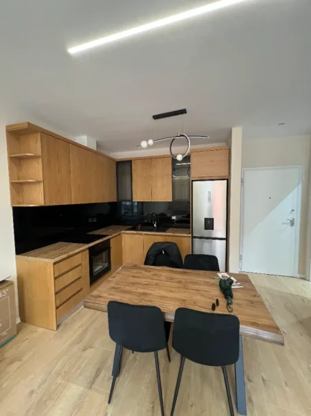 Tirane, jepet me qera apartament 1+1 Kati 3, 65 m² 700 € (bulevardi i ri)