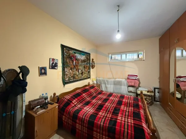 Tirane, shitet apartament 2+1+AMBIENT BIZNESI , Kati 1, 98 m² 250.000 € (RRUGA KONGRESI I MANASTIRIT)