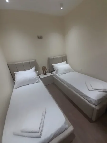 🏡 Jepet me Qera Apartament 1+1  tek Mine Peza, prane Qendres,   490 Euro