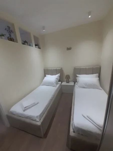 🏡 Jepet me Qera Apartament 1+1  tek Mine Peza, prane Qendres,   490 Euro