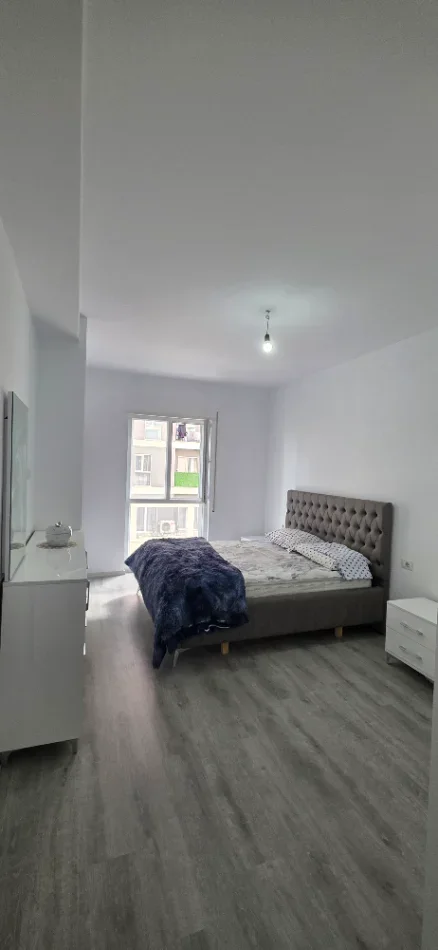 Tirane, jepet me qera apartament 2+1+Aneks+Ballkon , 110 € (Univers City)