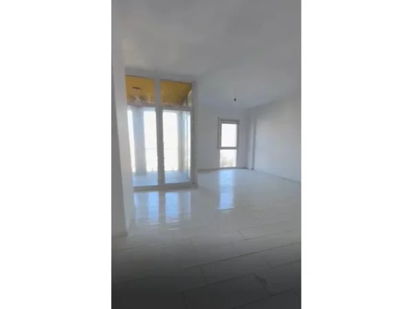 Tirane, shitet apartament 2+1 Kati 2, 