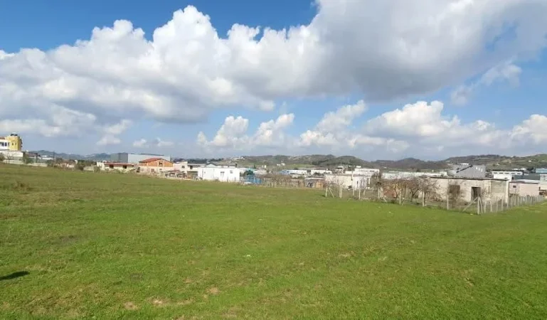 Tirane, shitet truall , 1.760 m² 220.000 € (Vore)