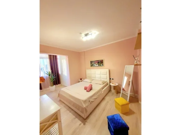 Tirane, jepet me qera apartament 1+1 Kati 9,