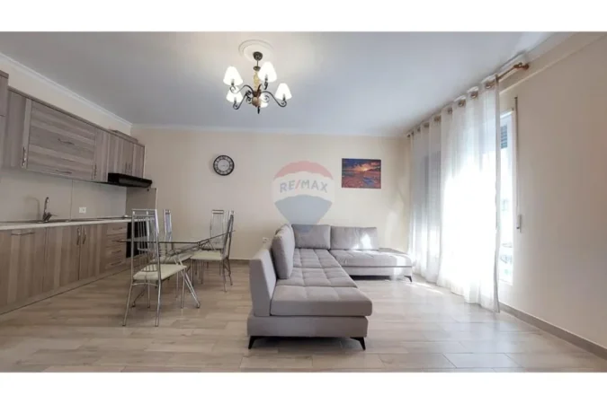 Tirane, jepet me qera apartament 1+1 , 75 m² 500 € (Prane QSUT)