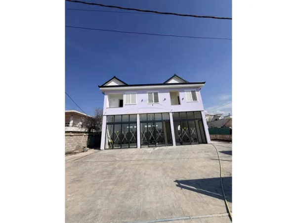 Tirane, jepet me qera ambjent biznesi Kati 0, 100 m² 1.000 € 