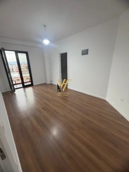 Tirane, jepet me qera zyre Kati 6, 122 m² 620 € (RRUGA E DIBRES)