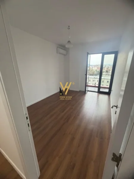 Tirane, jepet me qera zyre Kati 6, 122 m² 620 € (RRUGA E DIBRES)