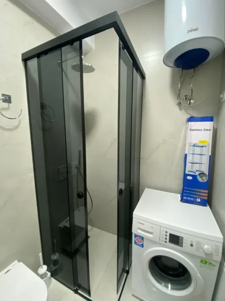 Tirane, jepet me qera apartament 1+1+Ballkon Kati 1, 55 m² 400 € (Ali Demi/Kompleksi Mangalem)