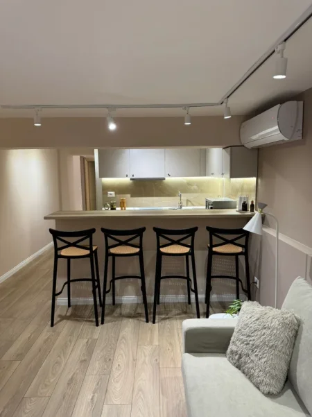 Tirane, jepet me qera Vile 2+1 Kati 1, 80 m² 650 € (Ish Tregu Elektrik/Rr.Ali Visha)