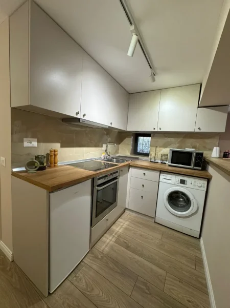 Tirane, jepet me qera Vile 2+1 Kati 1, 80 m² 650 € (Ish Tregu Elektrik/Rr.Ali Visha)