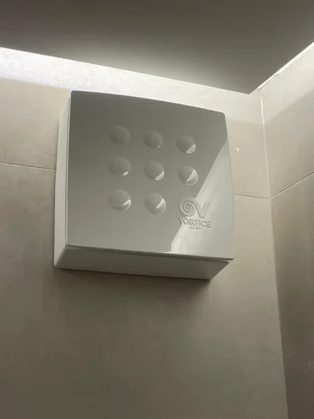 Tirane, jepet me qera zyre Kati 3, 67 m² 1.000 € 