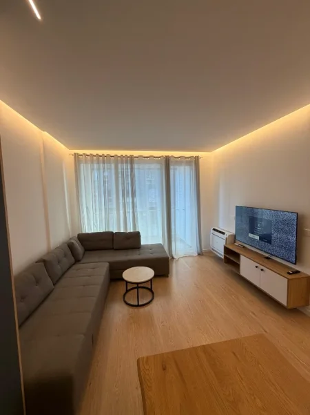 Tirane, jepet me qera 1+1 Kati 3, 65 m² 650 € 