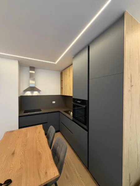 Tirane, jepet me qera 1+1 Kati 3, 65 m² 650 € 