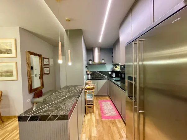 Tirane, jepet me qera apartament 2+1+Ballkon Kati 1, 120 m² 1.250 € (Liqeni Thate tek Spitali Kafsheve)