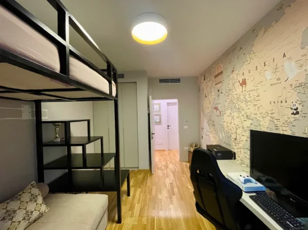 Tirane, jepet me qera apartament 2+1+Ballkon Kati 1, 120 m² 1.250 € (Liqeni Thate tek Spitali Kafsheve)