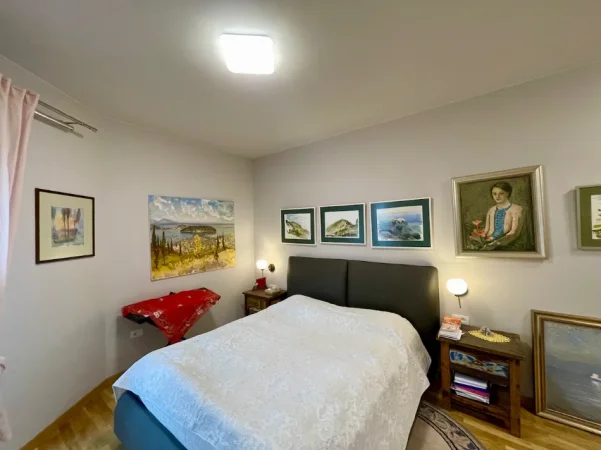 Tirane, jepet me qera apartament 2+1+Ballkon Kati 1, 120 m² 1.250 € (Liqeni Thate tek Spitali Kafsheve)