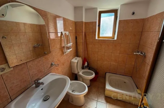 Tirane, jepet me qera apartament 1+1 Kati 3, 60 m² 550 € 