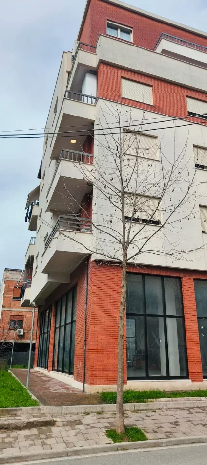 Tirane, shes apartament 2+1+Aneks+Ballkon Kati 2, 310.000 € (Petronin Luararasi)