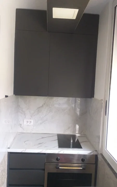 Tirane, jepet me qera apartament 2+1+Ballkon Kati 3, 65 m² 550 € (Përballë Medresesë)