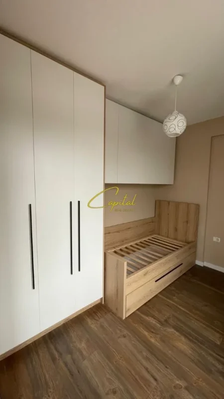 Tirane, jepet me qera apartament 2+1 Kati 3, 100 m² 450 € (YZBERISHT)