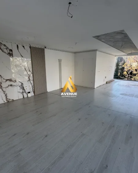 Tirane, shitet ambjent biznesi Kati 1, 72 m² 260.000 € (Rruga Muhamet Gjollesha) 21 Dhjetori