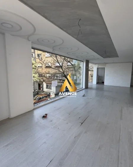 Tirane, shitet ambjent biznesi Kati 1, 72 m² 260.000 € (Rruga Muhamet Gjollesha) 21 Dhjetori