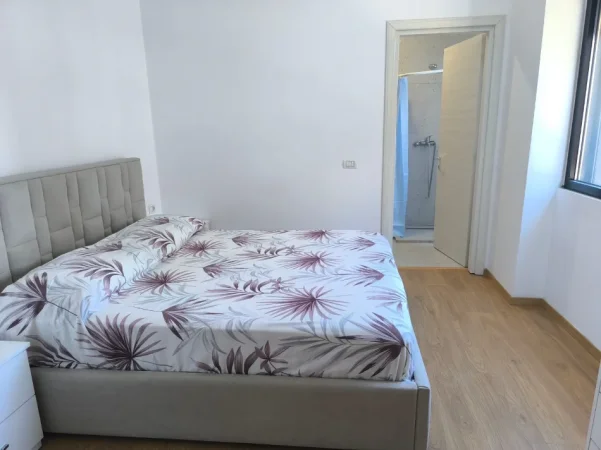 Tirane, jepet me qera apartament 2+1 Kati 4, 86 m² 800 € 