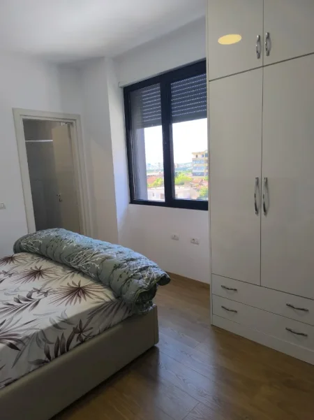 Tirane, jepet me qera apartament 2+1 Kati 4, 86 m² 800 € 