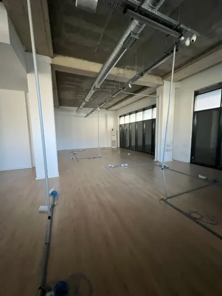 Tirane, jepet me qera zyre Kati 0, 361 m² 5.800 € (ZOGU I ZI)