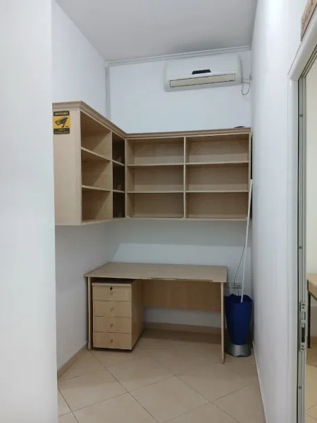 Tirane, jepet me qera ambjent biznesi Kati 0, 50 m² 320 € (Afer KMY)