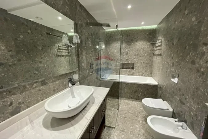 Tirane, jepet me qera apartament 2+1+Ballkon , 1.500 € 