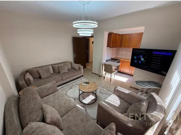 Tirane, jepet me qera apartament 1+1 Kati 3, 